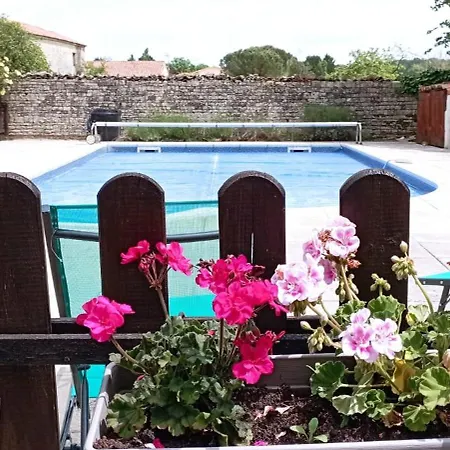 1 Bedroom With Shared Pool Opens Late *